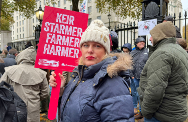 Mims Davies MP with farmers